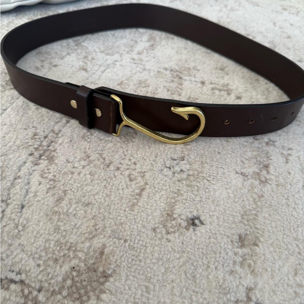 Vineyard Vines fish hook leather belt